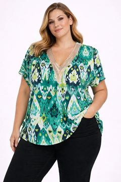Immagine di CURVY GIRL TOP WITH V NECK AND LACE NECKLINE